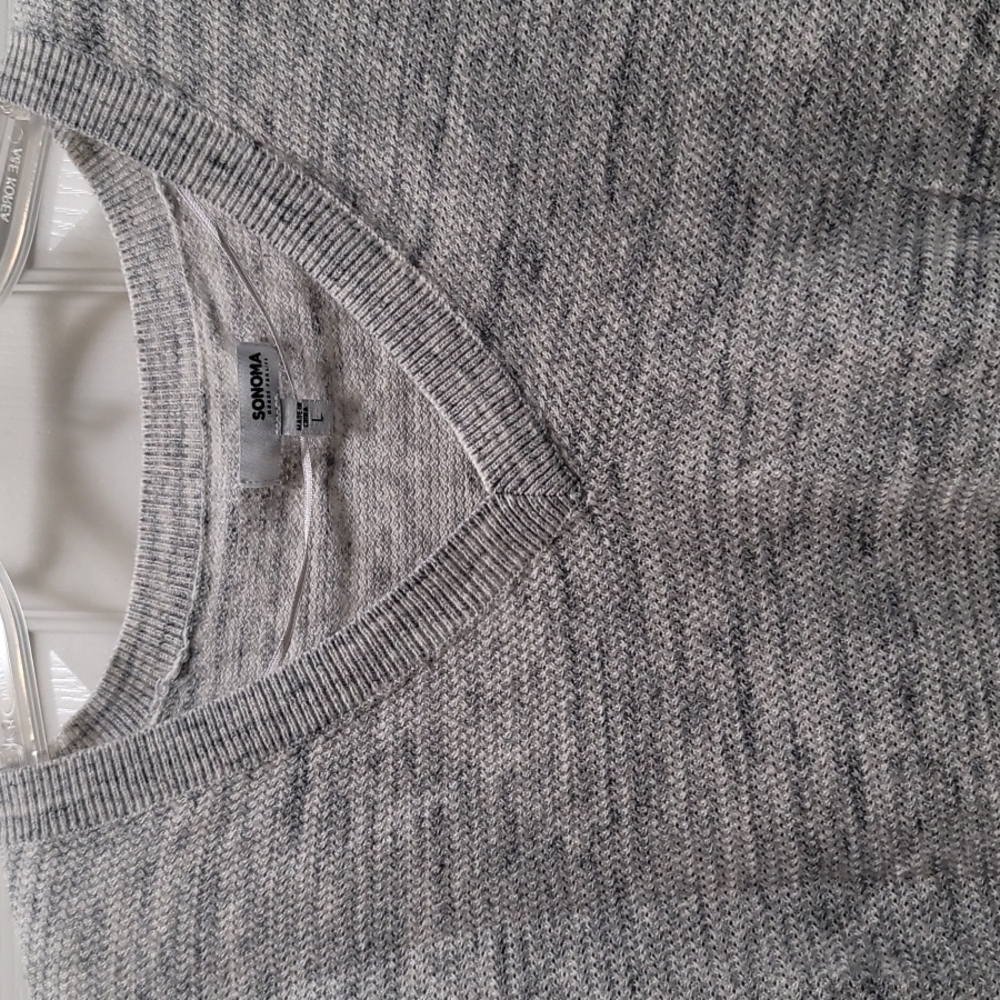 V Neck Sweater - Picture 3 of 7